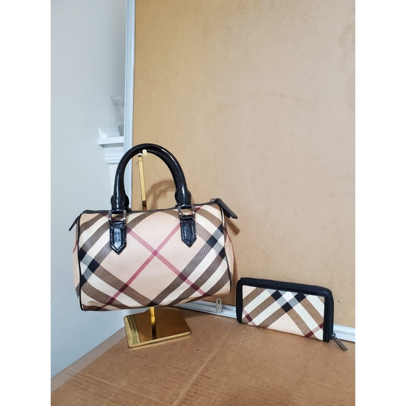 Burberry Beige/Black Nova Check PVC Chester Boston Bag - Picture 2 of 16